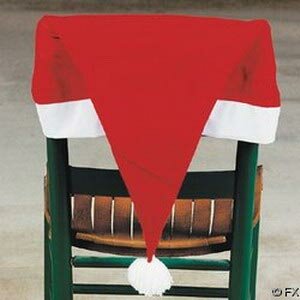 Decorar silla con gorro de Santa Claus