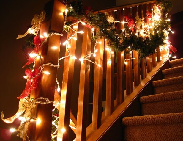escaleras con motivos navideños